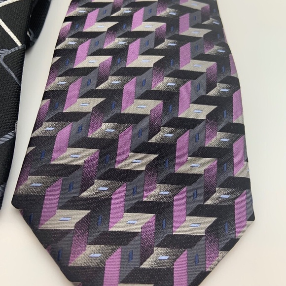 Set of Two Geoffrey Beene Geometric Pattern 100% Silk Men's Ties - Picture 3 of 7